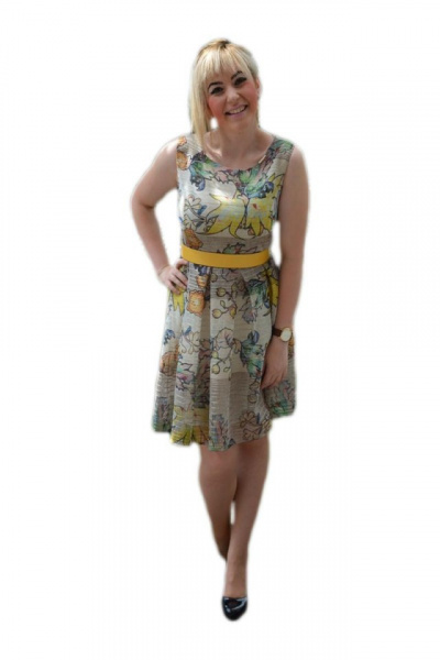 Rochie tinereasca de zi, cu croiala evazata si design multicolor
