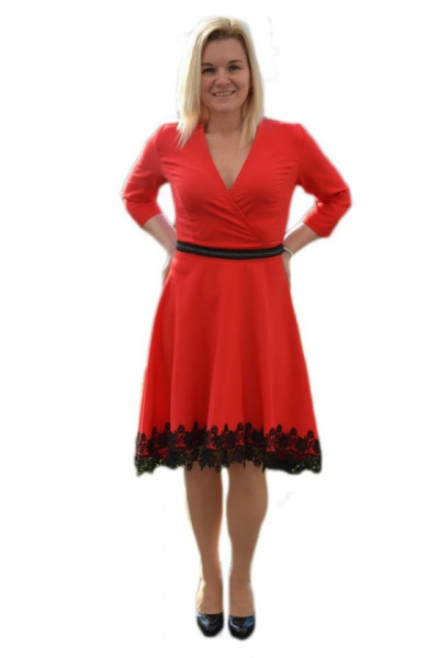 Rochie trendy de nuanta rosie, decolteu in V, insertie de dantela