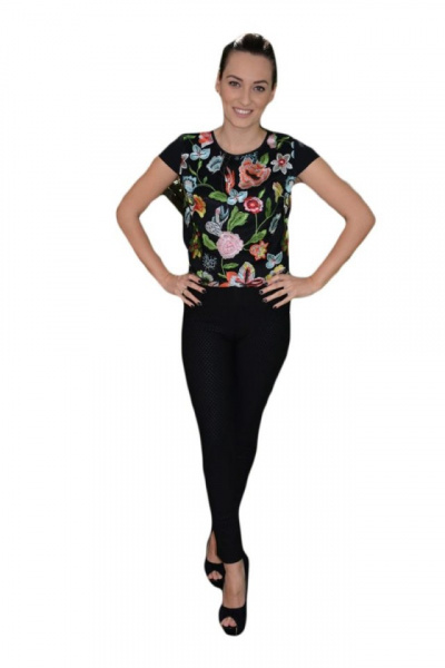 Bluza neagra cu talie scurta si design de flori colorate