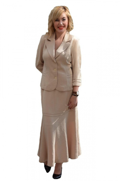 Costum elegant , de culoare bej, dintr-un material rafinat