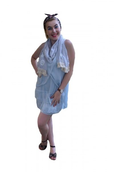 Esarfa rafinata cu franjuri, design de broderie crem pe fond gri