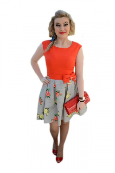 Rochie scurta de ocazie, nuanta corai cu design de dungi, flori