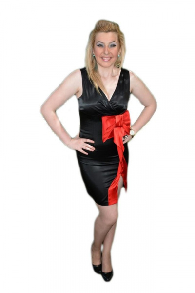 Rochie de seara scurta, neagra cu detalii rosii, model din saten