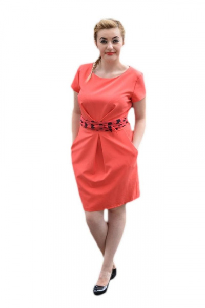 Rochie de zi, corai, cu o centura in talie cu buline care se leaga
