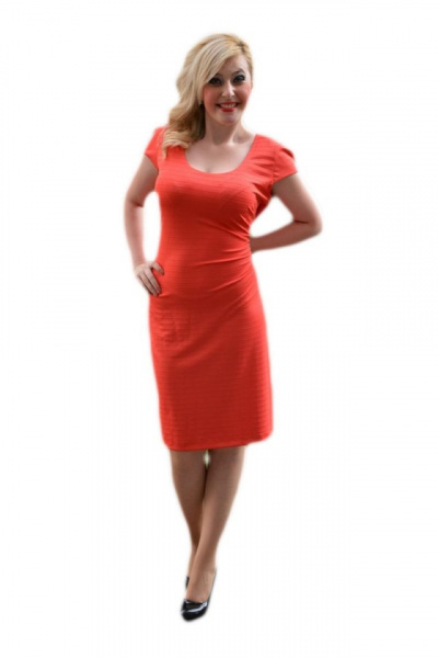 Rochie simpla de culoare corai, cu croiala cambrata pe silueta