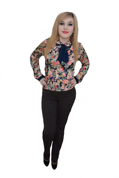 Pantalon lung , de culoare maro, cu un design clasic
