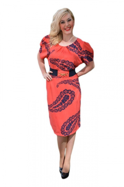 Rochie de primavara-vara cu decolteu rotund, corai, curea in talie
