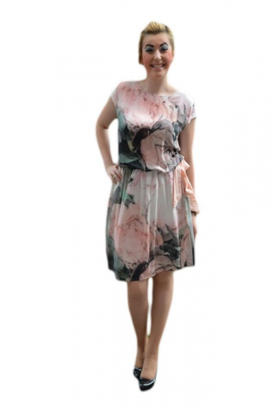 Rochie tinereasca cu imprimeu rafinat, model scurt cu croi lejer