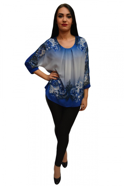 Bluza albastra cu imprimeu de flori si strasuri, model pentru ocazii
