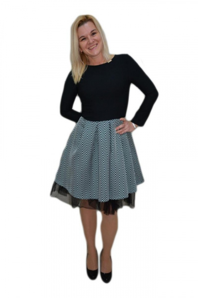 Rochie de ocazie cu croi evazat cu insertie de tul, negru-argintiu
