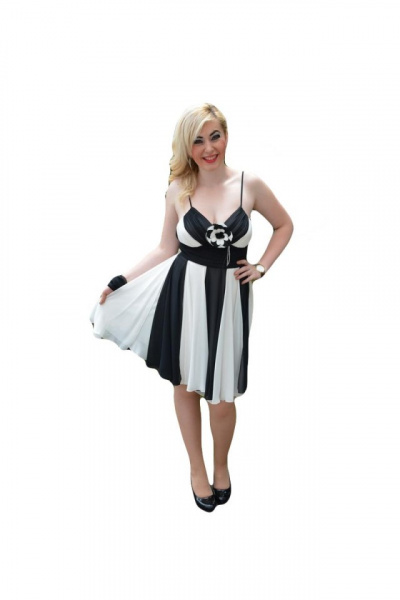 Rochie de seara scurta, cu design in dungi verticale negre si albe