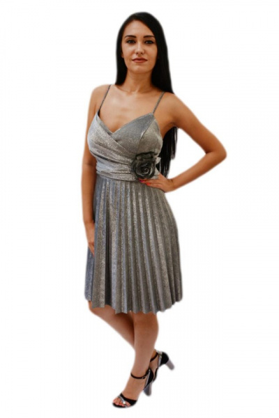 Rochie midi de ocazie cu brosa pe talie si pliseuri gri