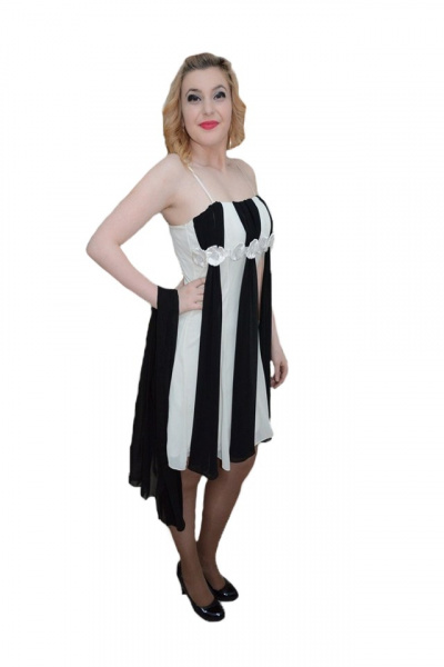 Rochie scurta de ocazie, voal alb cu insertii de material negru