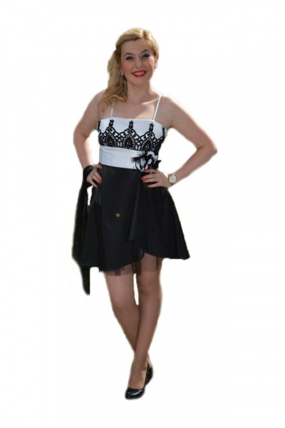 Rochie tinereasca de seara, model scurt, alb cu broderie neagra