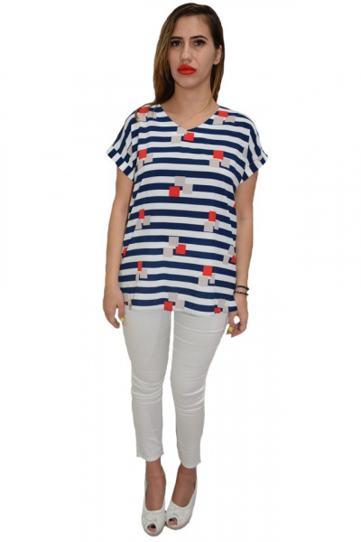 Bluza casual, cu design in dungi si ceva imprimeu de cuburi, pe fundal alb-bleumarin