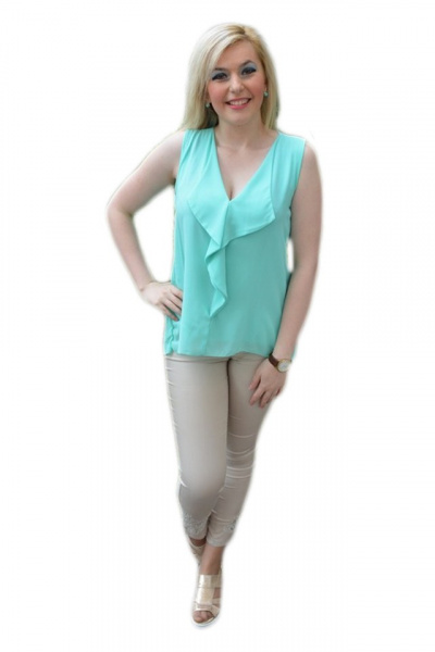 Bluza turcoaz, cu design de rever in fata si dantela in spate