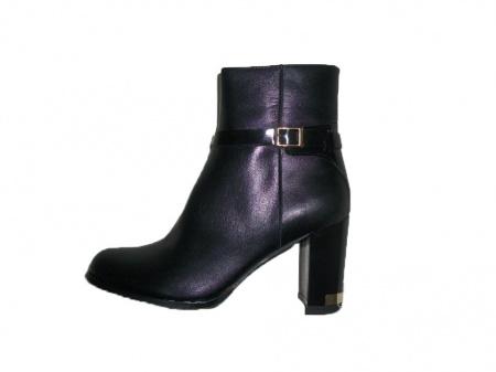 Botina rafinata,  neagra, cu toc gros si design auriu