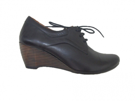 Pantof de toamna, neagra, cu talpa tip pana de inaltime medie