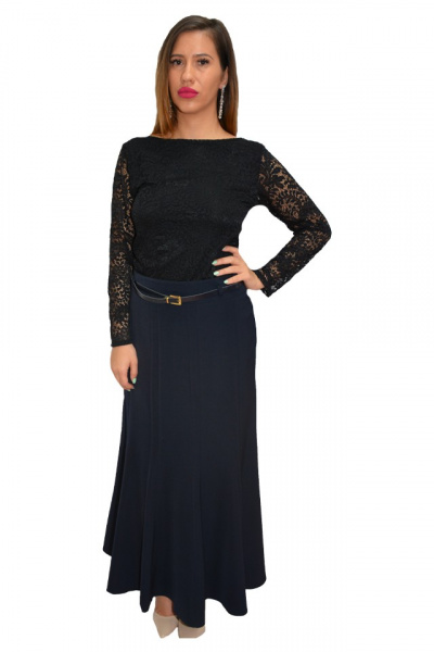 Fusta lunga, tip clos, accesorizata cu o curea, pe culoarea bleumarin