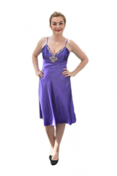 Rochie de ocazie din saten, in clin, cu insertii de pietre, pe mov