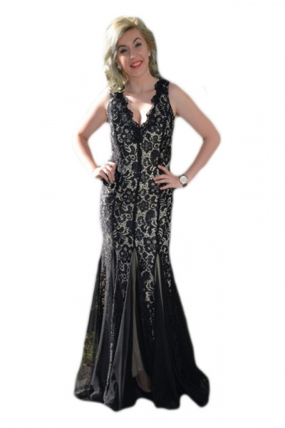 Rochie din dantela neagra pe fond crem, model tip sirena
