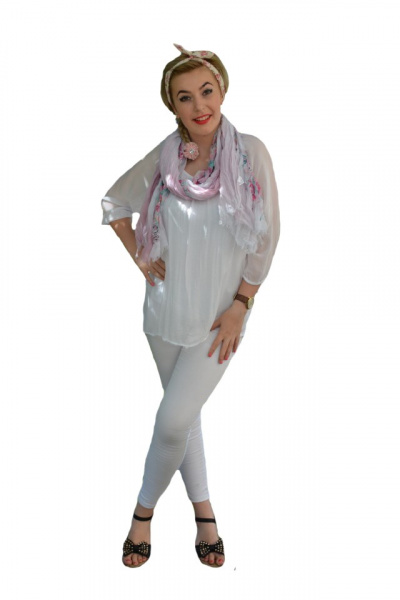 Esarfa trendy din vascoza cu aspect creponat, in culoare de roz-alb