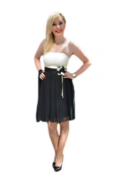Rochie de seara scurta, cu fusta neagra si partea superioara alba