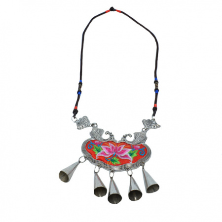 Colier modern cu aspect original, snur subtire cu pandantiv mare