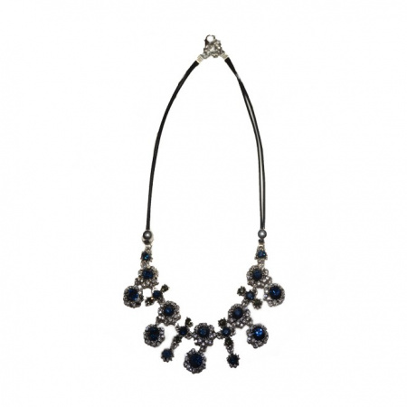 Colier rafinat cu cristale bleumarin-albe aranjate in forme florale