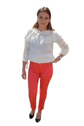 Pantalon modern, lung, cu design de dungi subtiri pe fond rosu