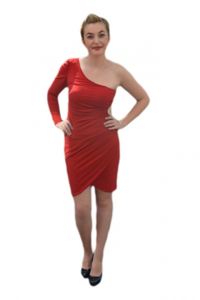 Rochie de seara indrazneata, scurta, pe un umar, de culoare rosie