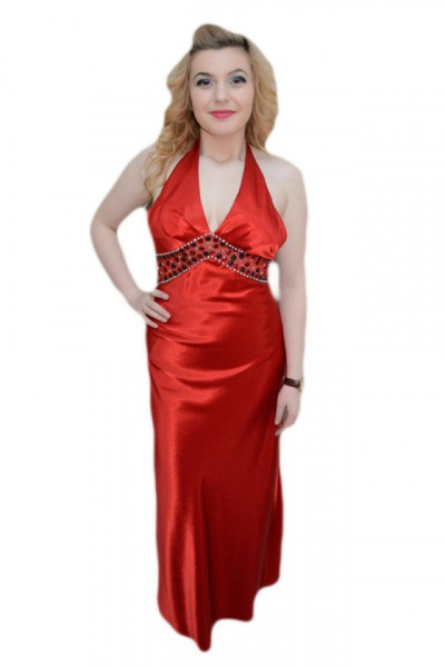 Rochie lunga de seara, de nuanta rosie, cu un decolteu in V