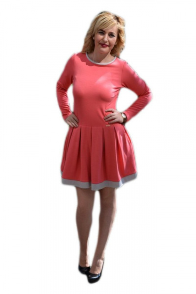 Rochie tinereasca, chic, evazata in partea de jos, in nuanta de corai