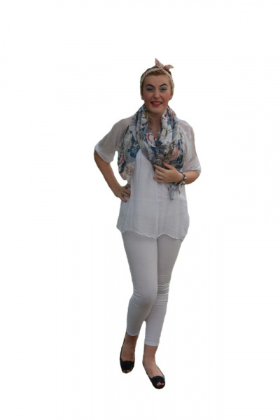 Esarfa bleumarin cu model de flori multicolore, model clasic