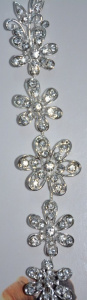 Agrafa moderna de culoare argntie, tip coronita cu aspect floral - Img 2