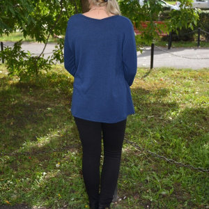 Bluza albastra, masura mare, cu aspect tricotat si maneca lunga - Img 4