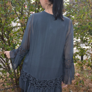 Bluza Amalia cu insertii de broderie si decolteu in V,nuanta de gri - Img 4