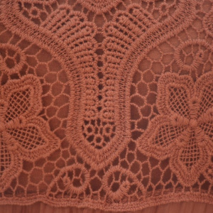 Bluza Amalia cu insertii de broderie si decolteu in V ,nuanta de maro - Img 6