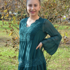 Bluza Amalia cu insertii de broderie si decolteu in V ,nuanta de verde - Img 2