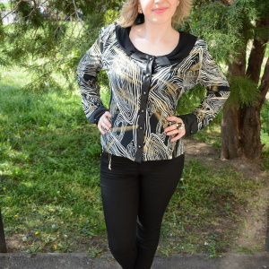 Bluza cu decolteu rotund, nuanta negru-alb, imprimeu abstract - Img 2