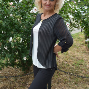 Bluza de ocazie culoare alba cu insertie de voal cu dungi negru - Img 3