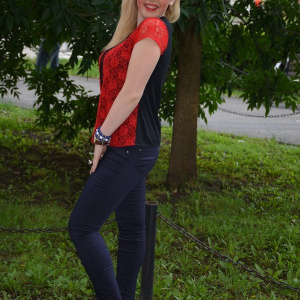 Bluza feminina cu aspect elegant din dantela rosie si tul negru - Img 3