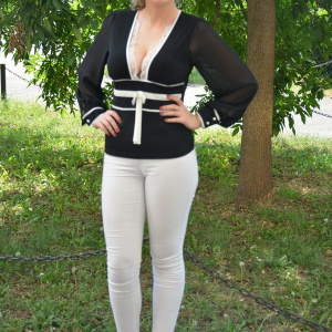 Bluza moderna, de culoare neagra, decorata cu detalii albe - Img 3