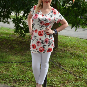 Bluza moderna de vara, alba cu design de trandafiri, masura mare - Img 3