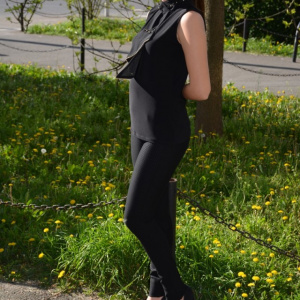 Bluza trendy cu volan in fata, model casual in nuanta de negru - Img 3