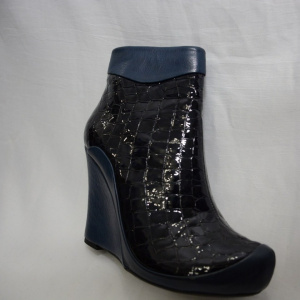 Botina scurta de culoare bleumarin cu design stone lacuit - Img 4