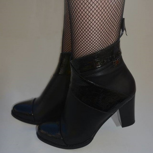 Botina scurta de culoare neagra, cu design mat-lucios, toc stabil - Img 5