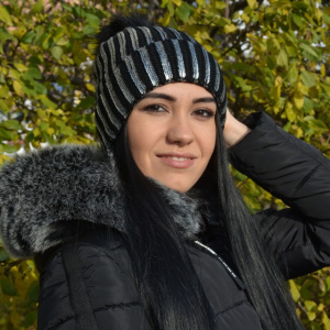 Caciula tinereasca, tricotata, culoare neagra cu design argintiu - Img 2