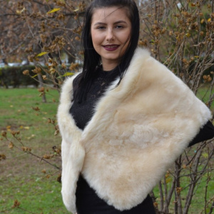 Capa Anna dreptunghiulara cu insertii de blanita ,nuanta de bej - Img 2