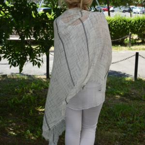 Esarfa alba cu design de dungi asimetrice de culoare negru-bej - Img 4